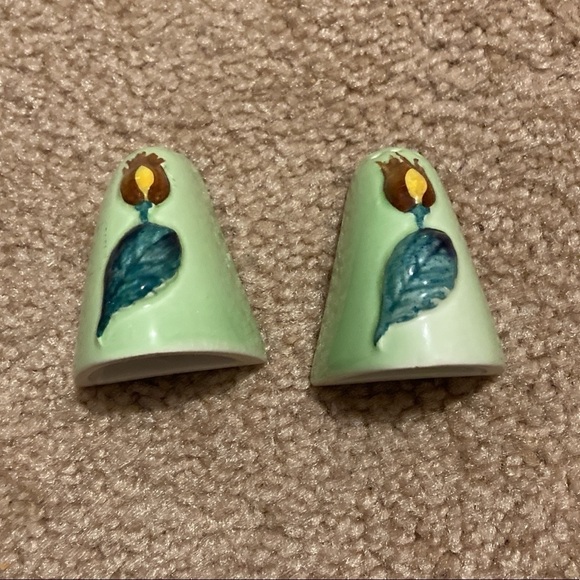 Vintage Carlton ware Hazelnut salt and pepper shaker - Picture 1 of 7